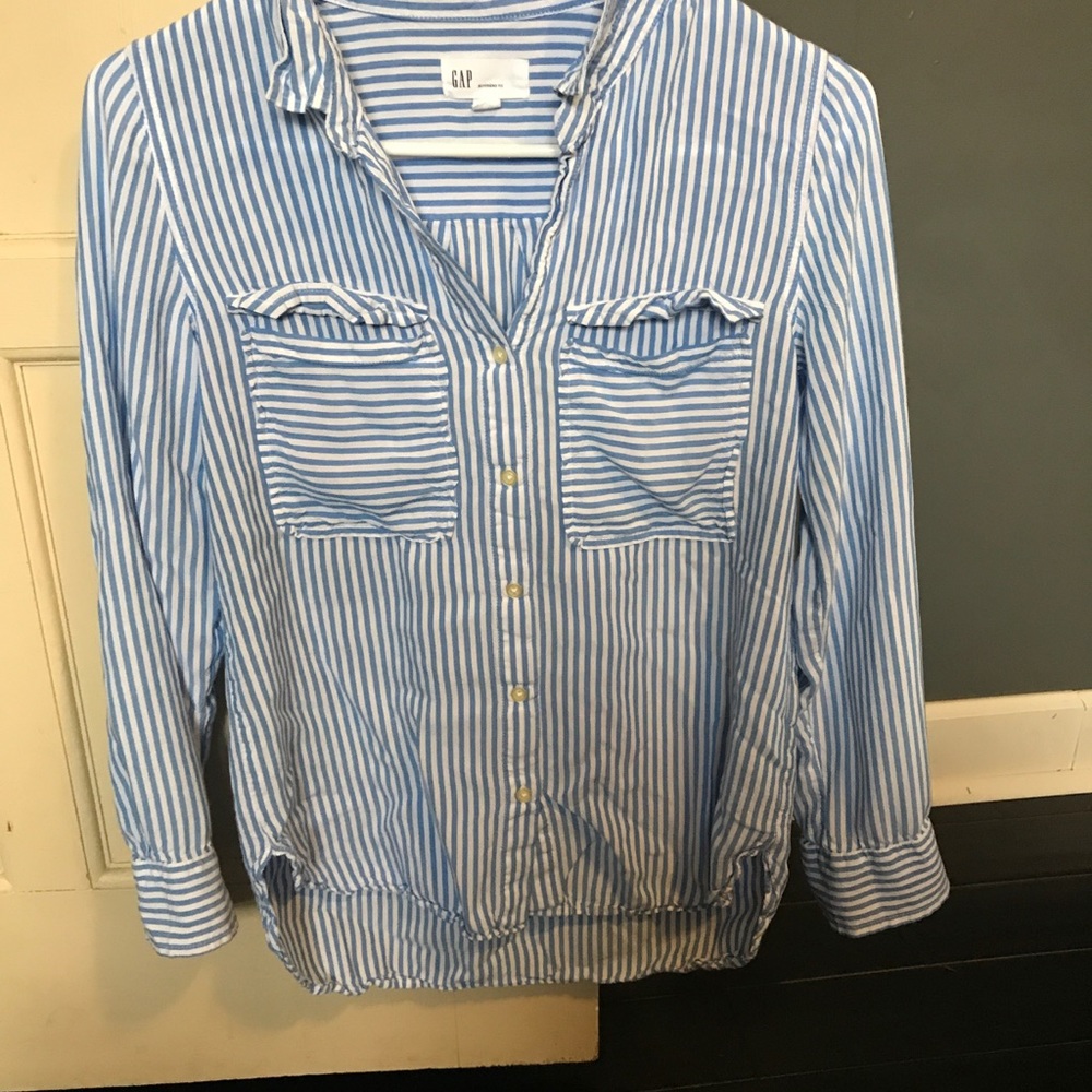 Gap button up
